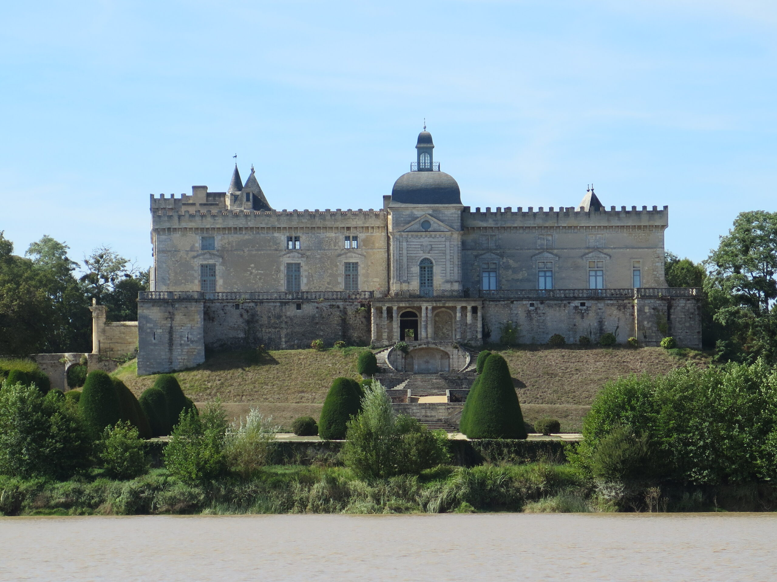 Croisière sur la Dordogne. Château de Vayres. Septembre 2022