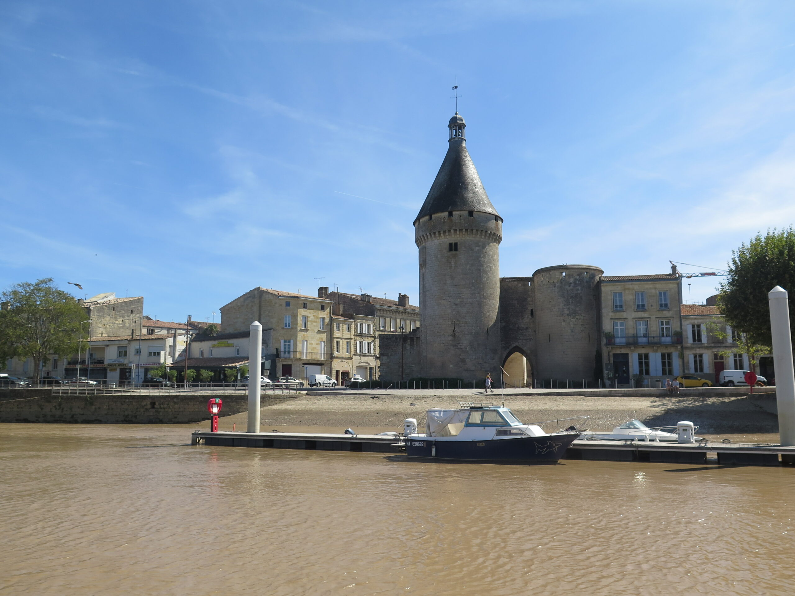 Croisière sur la Dordogne. Vue de Libourne. Septembre 2022
